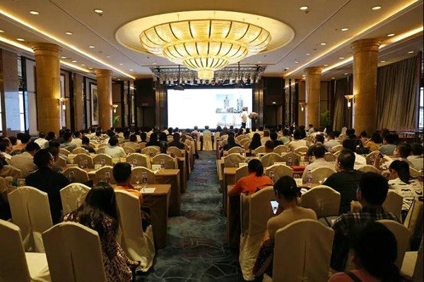 斬獲三大獎項：晨光涂料出席2018上?；═OP10品牌榜發(fā)布盛會(huì )